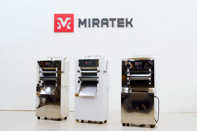 Видеообзор лапшерезательных тестораскаточных машин для крутого теста Miratek KX и Miratek KL